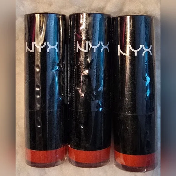 NYX Makeup, Kendall + Kylie Pouch With Makeup Accessories - Picture 9 of 14